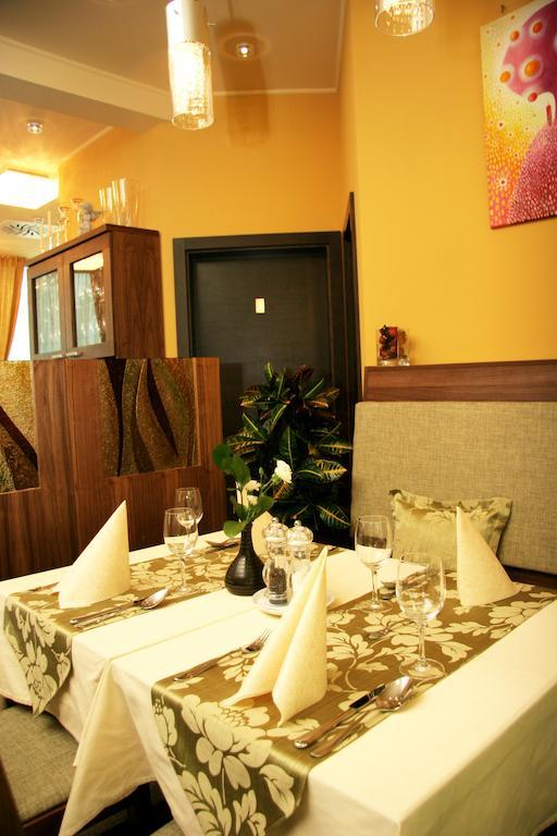 Fine Restaurant & Apartments Malacky Ngoại thất bức ảnh