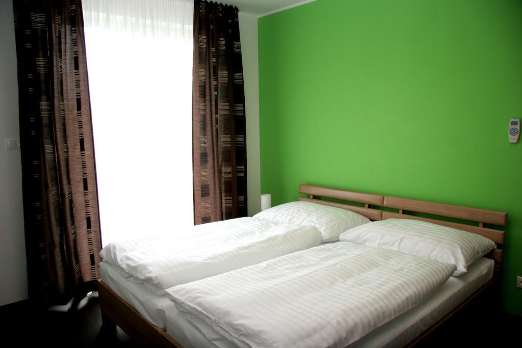 Fine Restaurant & Apartments Malacky Phòng bức ảnh