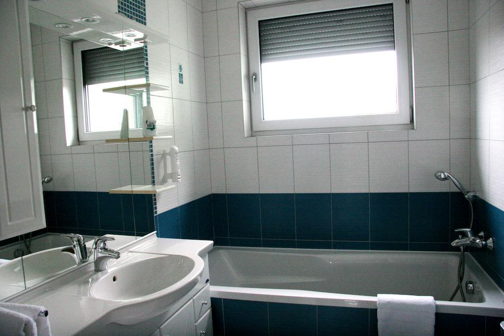 Fine Restaurant & Apartments Malacky Phòng bức ảnh