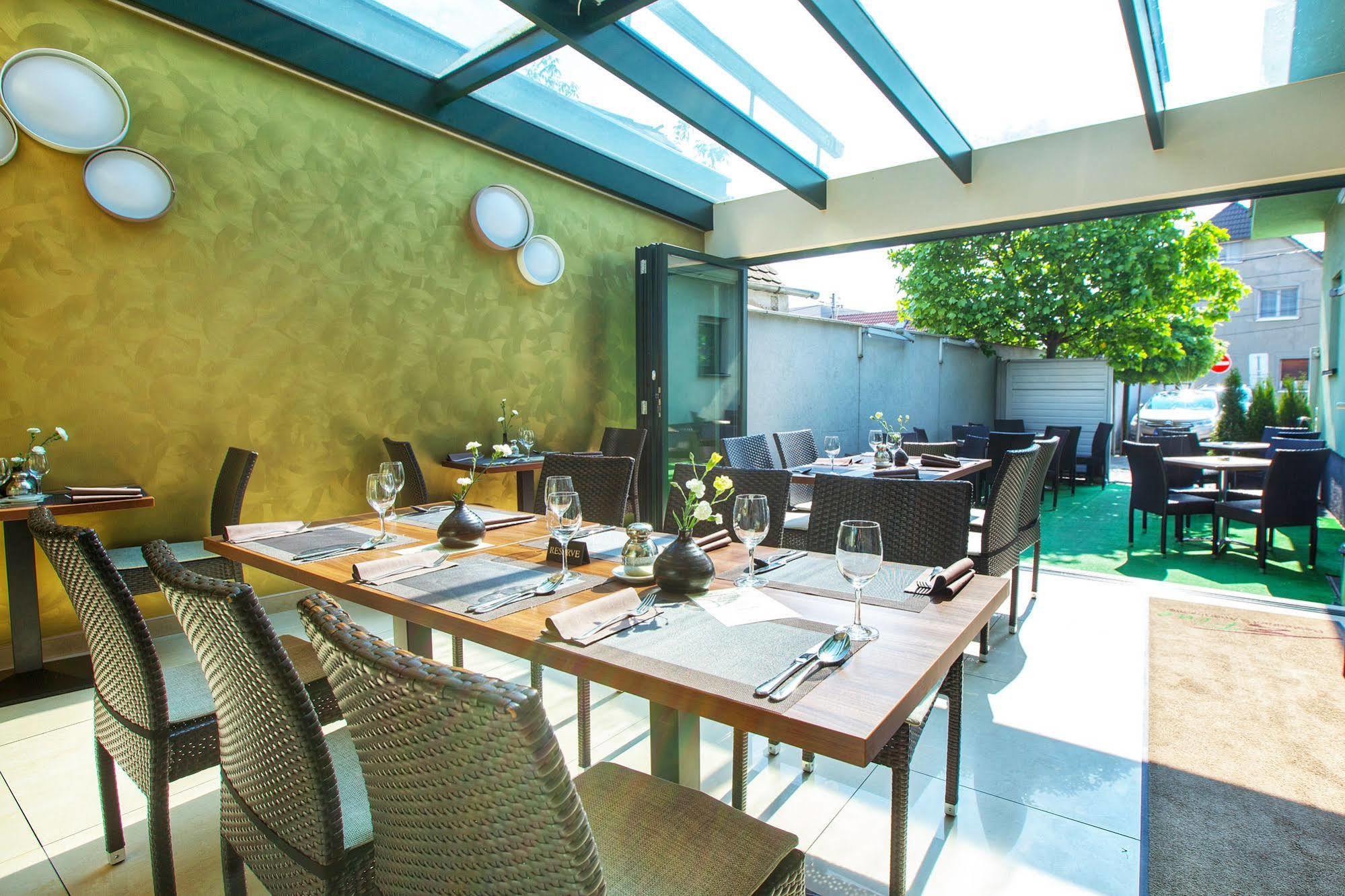 Fine Restaurant & Apartments Malacky Ngoại thất bức ảnh